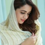 Bhavana Instagram - 🤍🕊️🕊️🤍 EID MUBARAK 🌙 Wish you all a very happy and peaceful Eid !! Outfit and Styling @sabarinathk_ Hair @femy_antony__ Earrings @keyaa_by_kartika Photography @pranavraaaj #Bhavana #BhavanaMenon #Mrsjune6