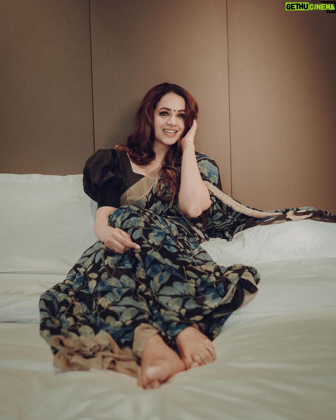 Bhavana Instagram - Because at the end of the day it’s me and my soul that connects without any judgement !!! Outfit & styling : @theitembomb 📷: @sbk_shuhaib Hair : @femy_antony__ PR : @shaneemz #Bhavana #BhavanaMenon #Mrsjune6