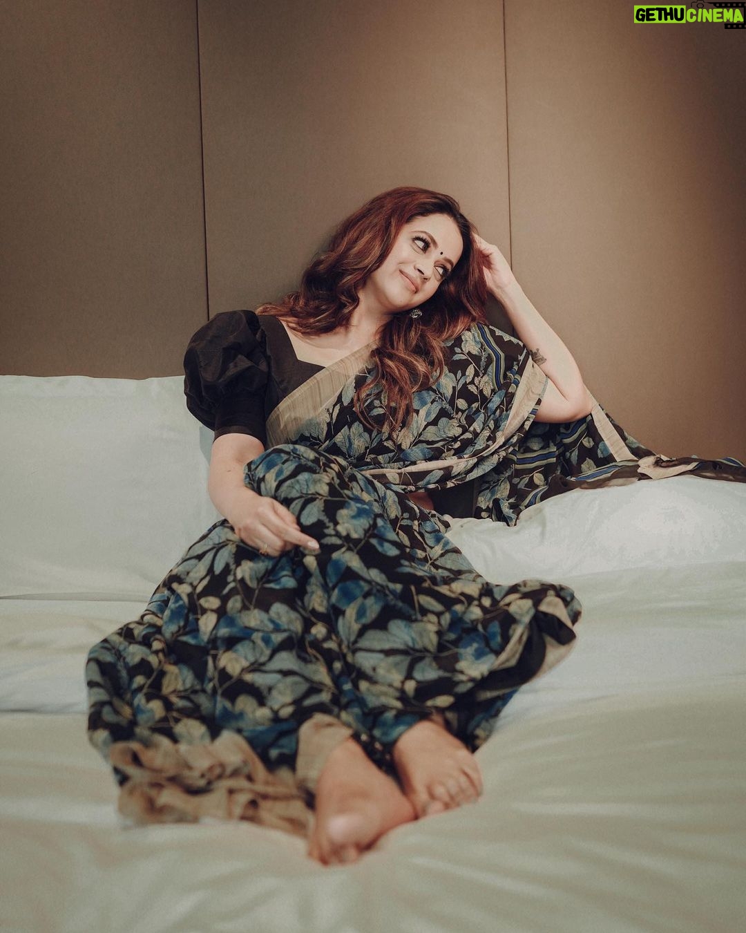 Bhavana Instagram - Because at the end of the day it’s me and my soul that connects without any judgement !!! Outfit & styling : @theitembomb 📷: @sbk_shuhaib Hair : @femy_antony__ PR : @shaneemz #Bhavana #BhavanaMenon #Mrsjune6