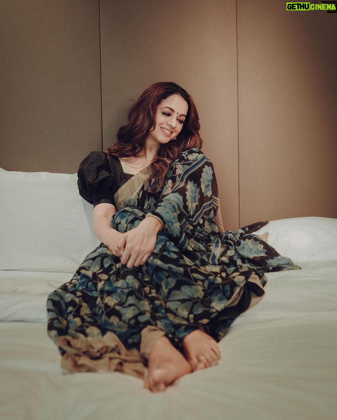 Bhavana Instagram - Because at the end of the day it’s me and my soul that connects without any judgement !!! Outfit & styling : @theitembomb 📷: @sbk_shuhaib Hair : @femy_antony__ PR : @shaneemz #Bhavana #BhavanaMenon #Mrsjune6