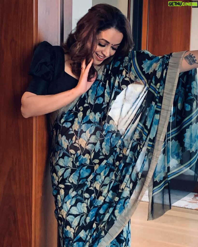 Bhavana Instagram - Because at the end of the day it’s me and my soul that connects without any judgement !!! Outfit & styling : @theitembomb 📷: @sbk_shuhaib Hair : @femy_antony__ PR : @shaneemz #Bhavana #BhavanaMenon #Mrsjune6