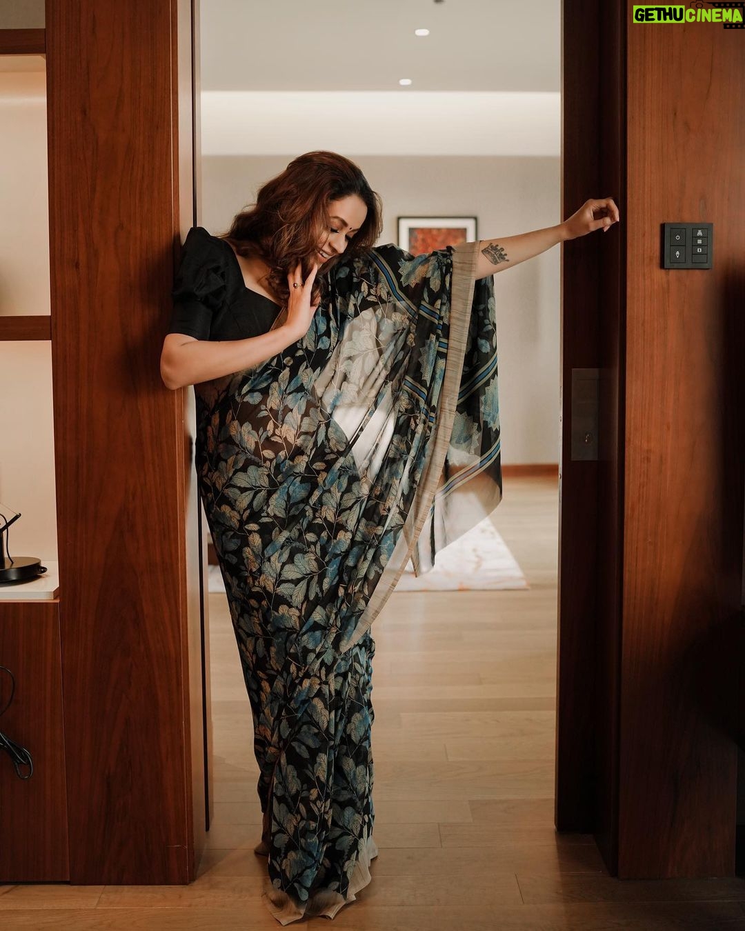 Bhavana Instagram - Because at the end of the day it’s me and my soul that connects without any judgement !!! Outfit & styling : @theitembomb 📷: @sbk_shuhaib Hair : @femy_antony__ PR : @shaneemz #Bhavana #BhavanaMenon #Mrsjune6