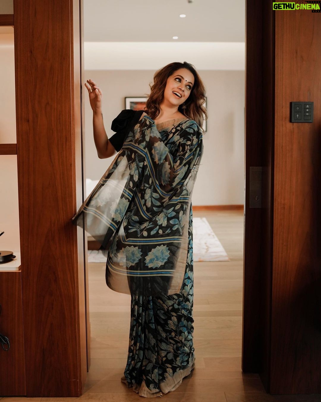Bhavana Instagram - Because at the end of the day it’s me and my soul that connects without any judgement !!! Outfit & styling : @theitembomb 📷: @sbk_shuhaib Hair : @femy_antony__ PR : @shaneemz #Bhavana #BhavanaMenon #Mrsjune6