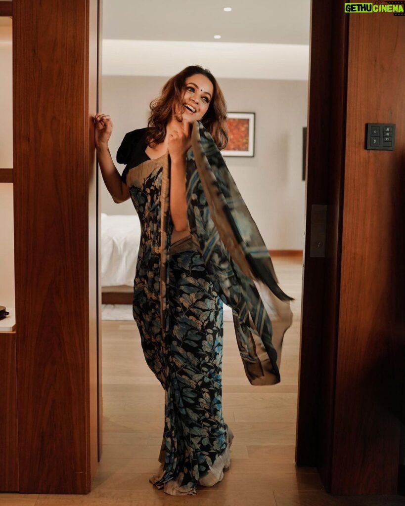 Bhavana Instagram - Because at the end of the day it’s me and my soul that connects without any judgement !!! Outfit & styling : @theitembomb 📷: @sbk_shuhaib Hair : @femy_antony__ PR : @shaneemz #Bhavana #BhavanaMenon #Mrsjune6