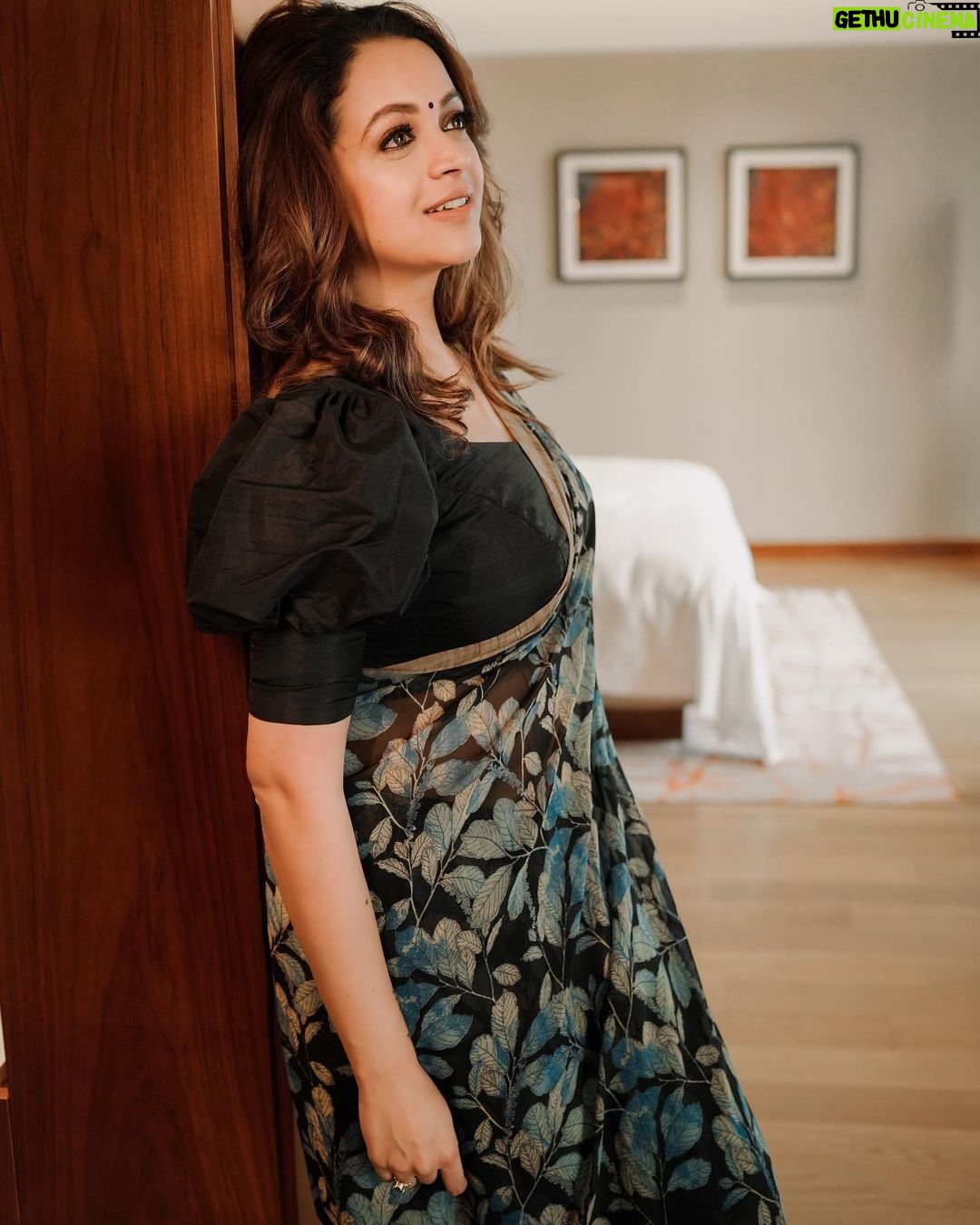 Bhavana Instagram - Because at the end of the day it’s me and my soul that connects without any judgement !!! Outfit & styling : @theitembomb 📷: @sbk_shuhaib Hair : @femy_antony__ PR : @shaneemz #Bhavana #BhavanaMenon #Mrsjune6