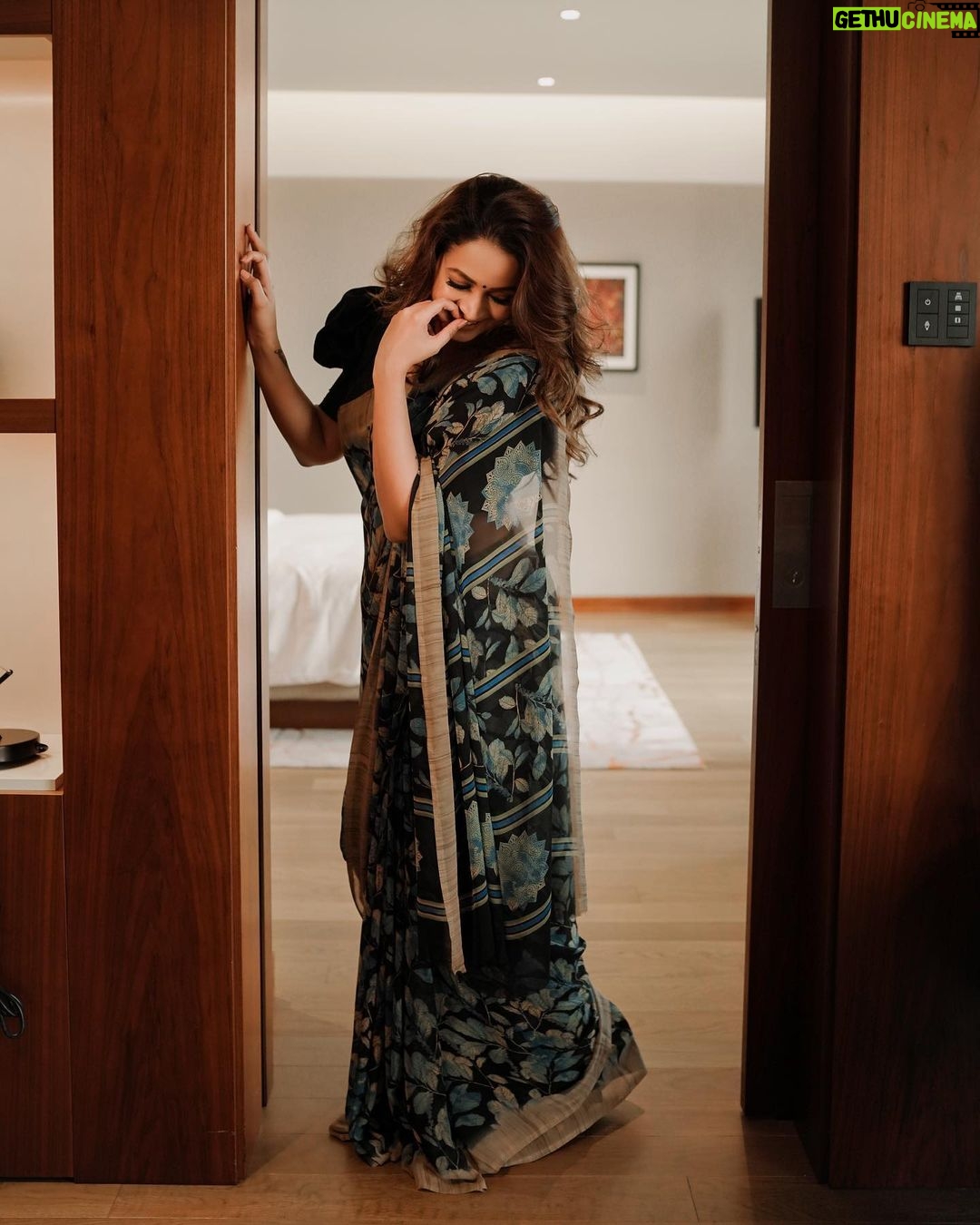 Bhavana Instagram - Because at the end of the day it’s me and my soul that connects without any judgement !!! Outfit & styling : @theitembomb 📷: @sbk_shuhaib Hair : @femy_antony__ PR : @shaneemz #Bhavana #BhavanaMenon #Mrsjune6