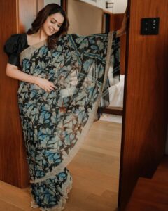 Bhavana Instagram - Because at the end of the day it’s me and my soul that connects without any judgement !!! Outfit & styling : @theitembomb 📷: @sbk_shuhaib Hair : @femy_antony__ PR : @shaneemz #Bhavana #BhavanaMenon #Mrsjune6