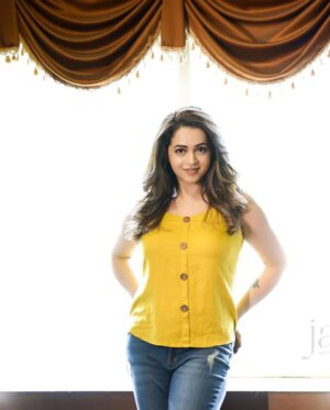 Bhavana Instagram - Been thinking really hard about it
but I don't have a caption for you guys, that being
said, have a great Friday 🌻
📸 @jagger.antony #Bhavana #BhavanaMenon #Mrsjune6