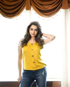 Bhavana Instagram - Been thinking really hard about it but I don't have a caption for you guys, that being said, have a great Friday 🌻 📸 @jagger.antony #Bhavana #BhavanaMenon #Mrsjune6