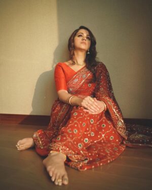 Bhavana Instagram - Every woman is a queen and we all have different things to offer!! 
Outfit & styling : @theitembomb 
📷: @sbk_shuhaib 
Hair : @femy_antony__ 
PR : @shaneemz #Bhavana #BhavanaMenon #Mrsjune6
