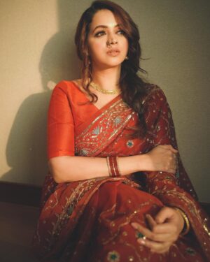 Bhavana Instagram - Every woman is a queen and we all have different things to offer!! 
Outfit & styling : @theitembomb 
📷: @sbk_shuhaib 
Hair : @femy_antony__ 
PR : @shaneemz #Bhavana #BhavanaMenon #Mrsjune6