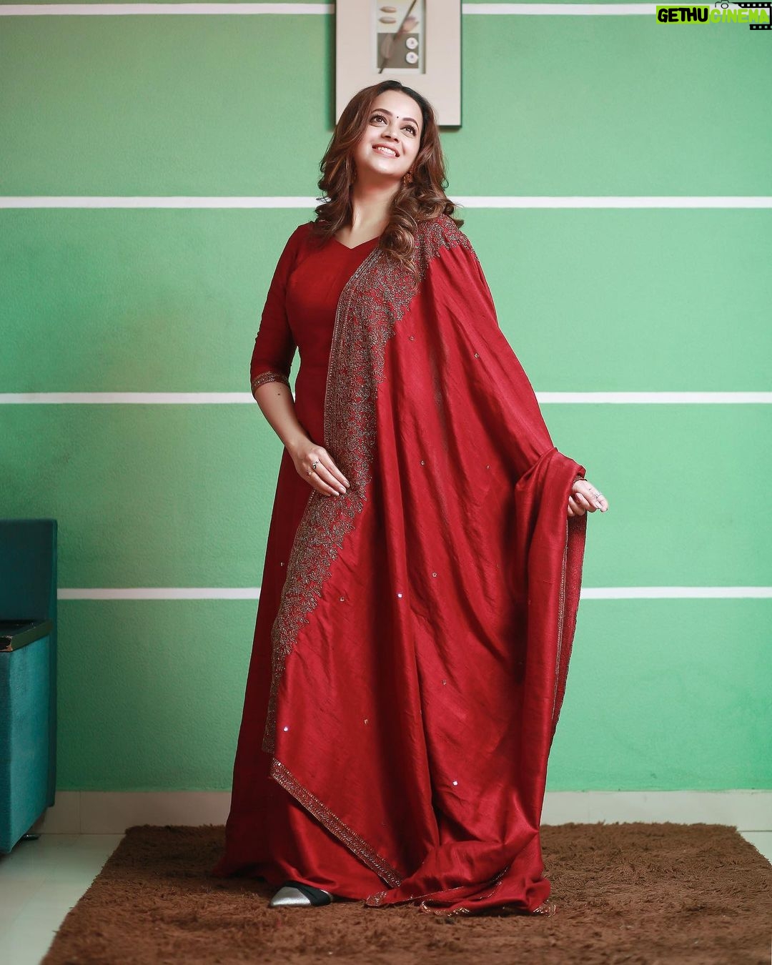 Bhavana Instagram - 🌹❣️ Outfit @t.and.msignature Earrings @m.o.dsignature Styling @sabarinathk_ 📸 @pranavraaaj #Bhavana #BhavanaMenon #Mrsjune6