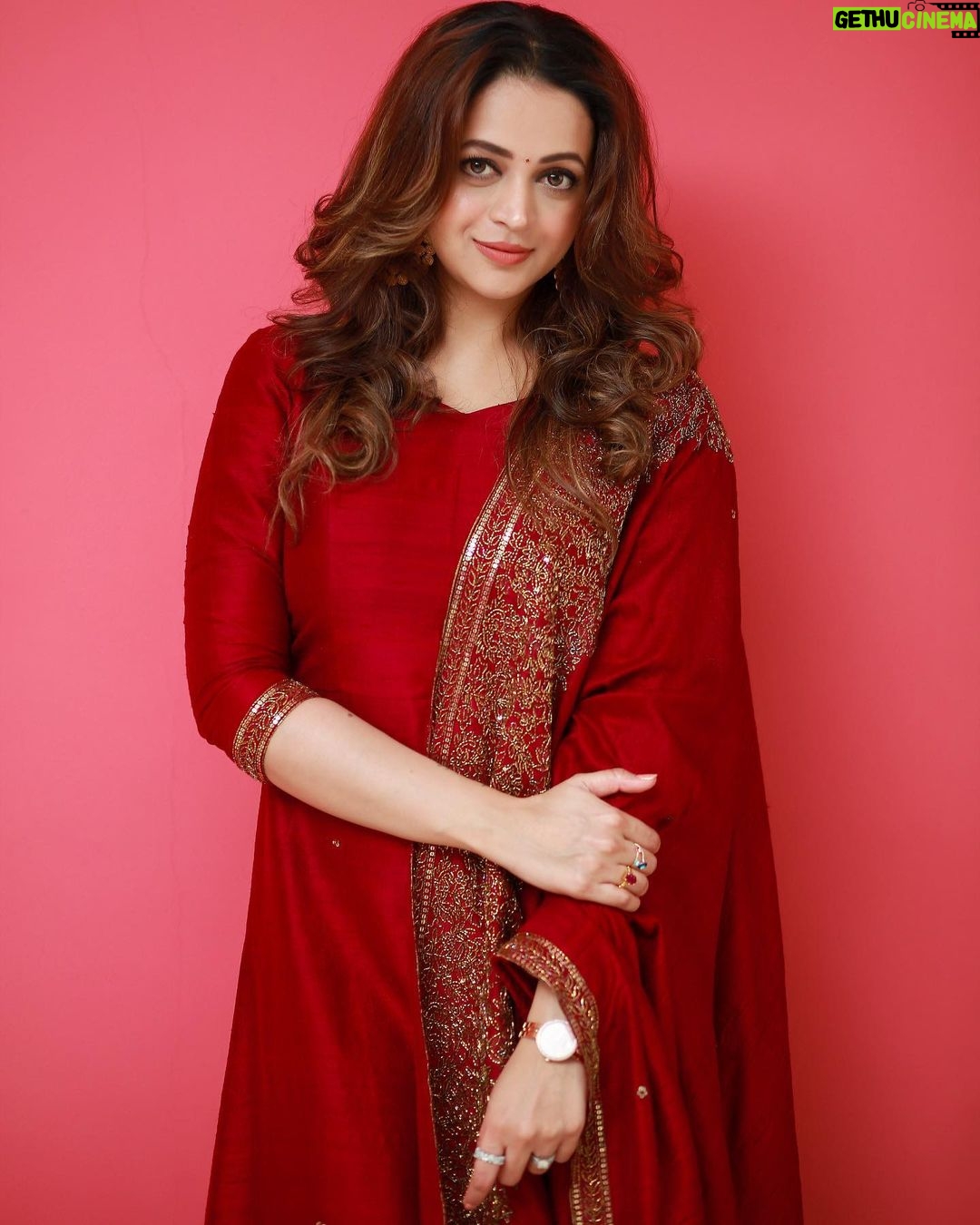 Bhavana Instagram - 🌹❣️ Outfit @t.and.msignature Earrings @m.o.dsignature Styling @sabarinathk_ 📸 @pranavraaaj #Bhavana #BhavanaMenon #Mrsjune6