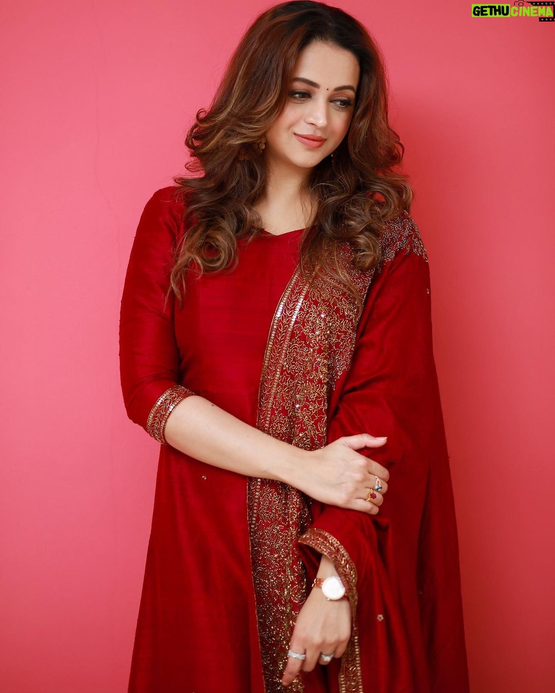 Bhavana Instagram - 🌹❣️ Outfit @t.and.msignature Earrings @m.o.dsignature Styling @sabarinathk_ 📸 @pranavraaaj #Bhavana #BhavanaMenon #Mrsjune6