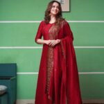 Bhavana Instagram - 🌹❣️ Outfit @t.and.msignature Earrings @m.o.dsignature Styling @sabarinathk_ 📸 @pranavraaaj #Bhavana #BhavanaMenon #Mrsjune6