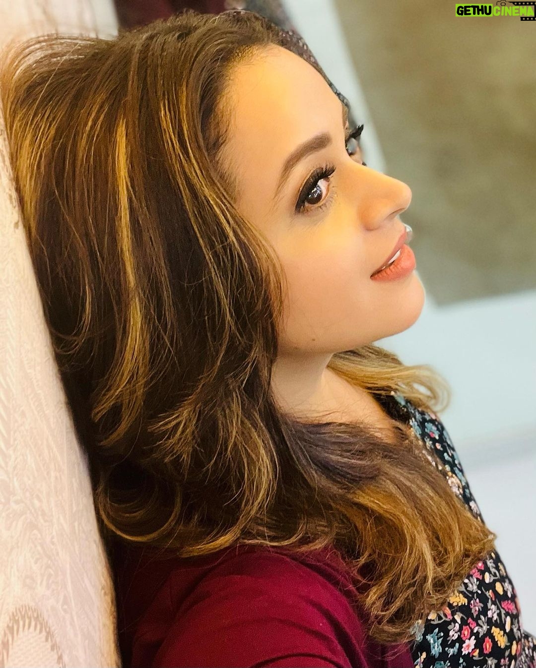 Bhavana Instagram - Happiness is a Good Hair Day 💁🏻♀️ #SelfieSaturday #Bhavana #BhavanaMenon #Mrsjune6