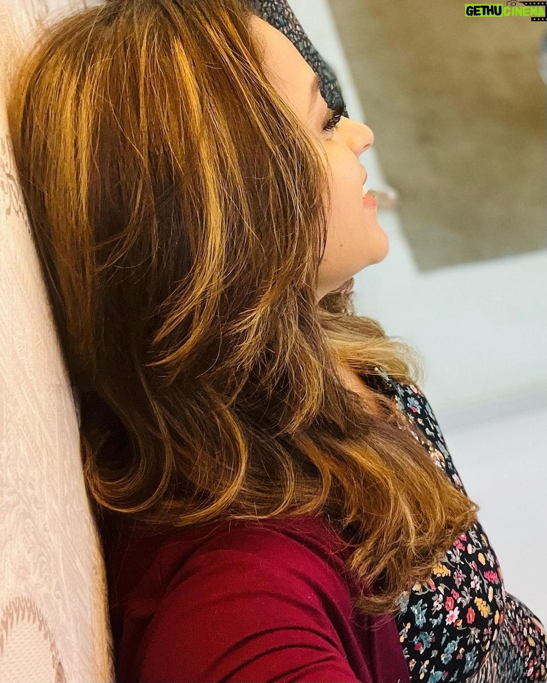 Bhavana Instagram - Happiness is a Good Hair Day 💁🏻♀️ #SelfieSaturday #Bhavana #BhavanaMenon #Mrsjune6