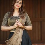Bhavana Instagram - Sending you my hearffelt wishes 🎇🎆🎉🎊🎁🛍💰 May you be blessed with peace and prosperity 🤗💛 #HappyVishu#HappyTamilPuthandu Outfit @sabarinathk_ Jewellery @ezerjewellery Hair @femy_antony__ 📸 @pranavraaaj Makeup by Me 😈 #Bhavana #BhavanaMenon #Mrsjune6
