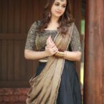 Bhavana Instagram - Sending you my hearffelt wishes 🎇🎆🎉🎊🎁🛍💰 May you be blessed with peace and prosperity 🤗💛 #HappyVishu#HappyTamilPuthandu Outfit @sabarinathk_ Jewellery @ezerjewellery Hair @femy_antony__ 📸 @pranavraaaj Makeup by Me 😈 #Bhavana #BhavanaMenon #Mrsjune6