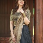 Bhavana Instagram - Sending you my hearffelt wishes 🎇🎆🎉🎊🎁🛍💰 May you be blessed with peace and prosperity 🤗💛 #HappyVishu#HappyTamilPuthandu Outfit @sabarinathk_ Jewellery @ezerjewellery Hair @femy_antony__ 📸 @pranavraaaj Makeup by Me 😈 #Bhavana #BhavanaMenon #Mrsjune6
