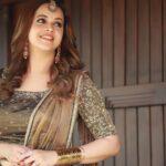 Bhavana Instagram - Sending you my hearffelt wishes 🎇🎆🎉🎊🎁🛍💰 May you be blessed with peace and prosperity 🤗💛 #HappyVishu#HappyTamilPuthandu Outfit @sabarinathk_ Jewellery @ezerjewellery Hair @femy_antony__ 📸 @pranavraaaj Makeup by Me 😈 #Bhavana #BhavanaMenon #Mrsjune6