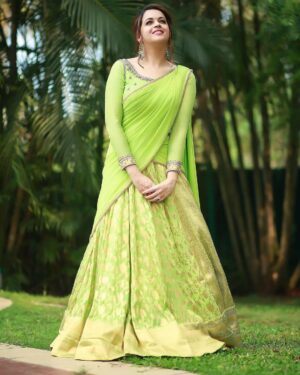 Bhavana Instagram - 🍏🌱 Outfit @sabarinathk_  Earrings @ezerjewellery  Hair @femy_antony__ 📸 @pranavraaaj Makeup by Me 🤪 #Bhavana #BhavanMenon #Mrsjune6