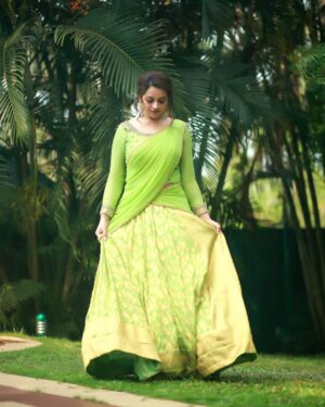 Bhavana Instagram - 🍏🌱 Outfit @sabarinathk_  Earrings @ezerjewellery  Hair @femy_antony__ 📸 @pranavraaaj Makeup by Me 🤪 #Bhavana #BhavanMenon #Mrsjune6