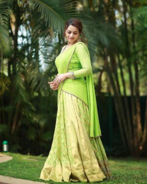 Bhavana Instagram - 🍏🌱 Outfit @sabarinathk_  Earrings @ezerjewellery  Hair @femy_antony__ 📸 @pranavraaaj Makeup by Me 🤪 #Bhavana #BhavanMenon #Mrsjune6
