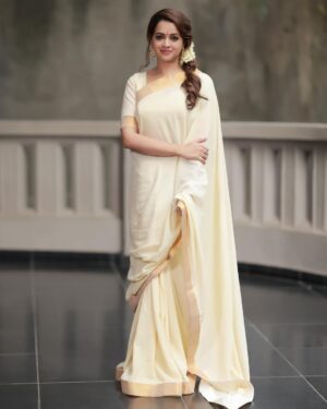 Bhavana Instagram - IFFK 🙏🏻🙏🏻🙏🏻 #OverWhelmed #Grateful #IFFK #26ThInternationalFilmFestival 
📸 @sandeep_xposure Hair @jeenastudio Saree @labelmdesigners #Bhavana #BhavanaMenon #Mrsjune6