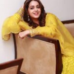 Bhavana Instagram - 🌼🌼🌼 Outfit & Styling @sabarinathk_ Hair @jeenastudio 📸 @pranavraaaj Earrings @seeruscollections #Bhavana #BhavanaMenon #MrsJune6