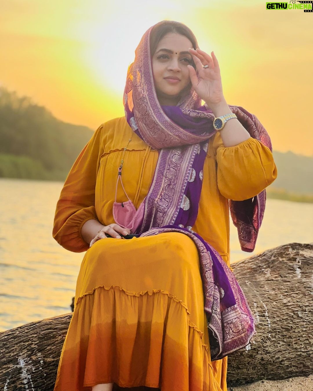 Bhavana Instagram - The goal of life is living in agreement with nature!! ☀️ #Bhavana #BhavanaMenon #Mrsjune6