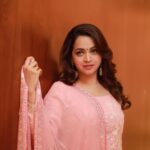 Bhavana Instagram - As long as there’s PINK in the world 💕💗💖💞💓🌸🌷💝🍬👛🦩🩰 Outfit & Styling @sabarinathk_ Makeup &Hair @jeenamakeupartist Photography @pranavraaaj BTS entertainer @shaneemz Light assistant @priyankaaa_ps #Bhavana #BhavanaMenon #Mrsjune6