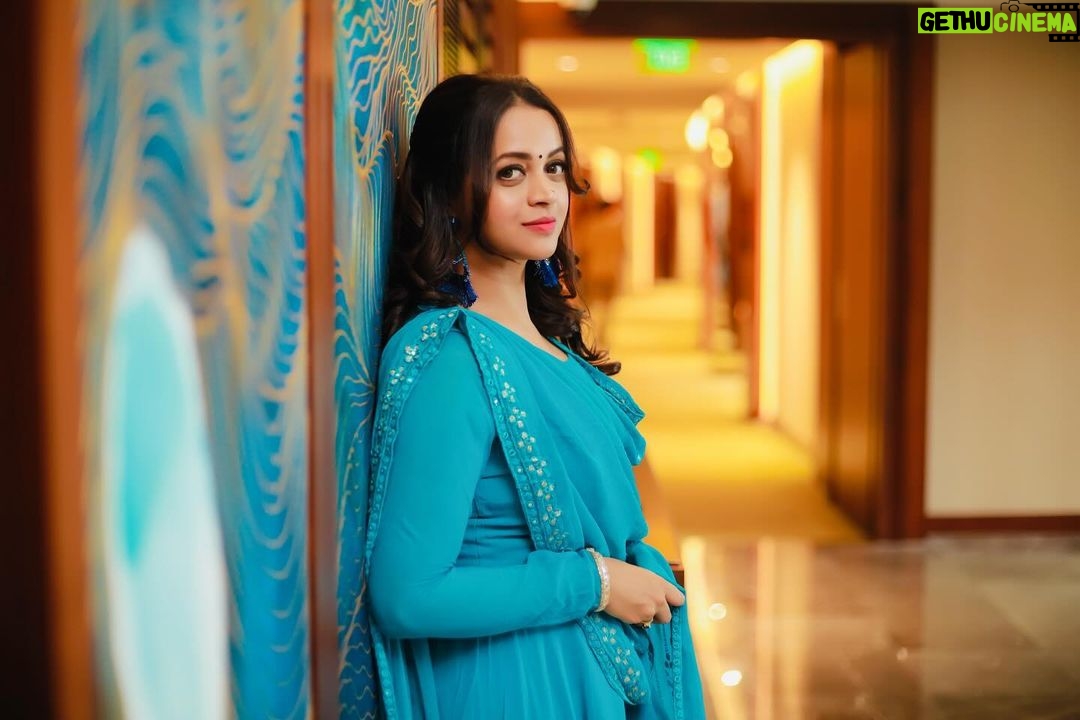 Bhavana Instagram - Shades Of Blue 💙🩵🦋🫐 Outfit & Styling @sabarinathk_ Hair @jeenamakeupartist 📸 @pranavraaaj #Bhavana #BhavanaMenon #Mrsjune6