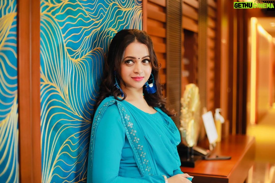 Bhavana Instagram - Shades Of Blue 💙🩵🦋🫐 Outfit & Styling @sabarinathk_ Hair @jeenamakeupartist 📸 @pranavraaaj #Bhavana #BhavanaMenon #Mrsjune6