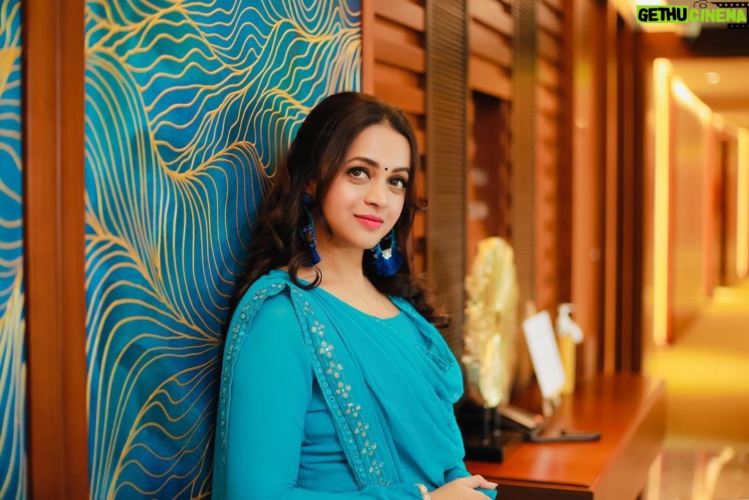 Bhavana Instagram - Shades Of Blue 💙🩵🦋🫐 Outfit & Styling @sabarinathk_ Hair @jeenamakeupartist 📸 @pranavraaaj #Bhavana #BhavanaMenon #Mrsjune6