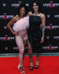 Bianca Crawford Instagram - #LOVEandWWE 💋🖤