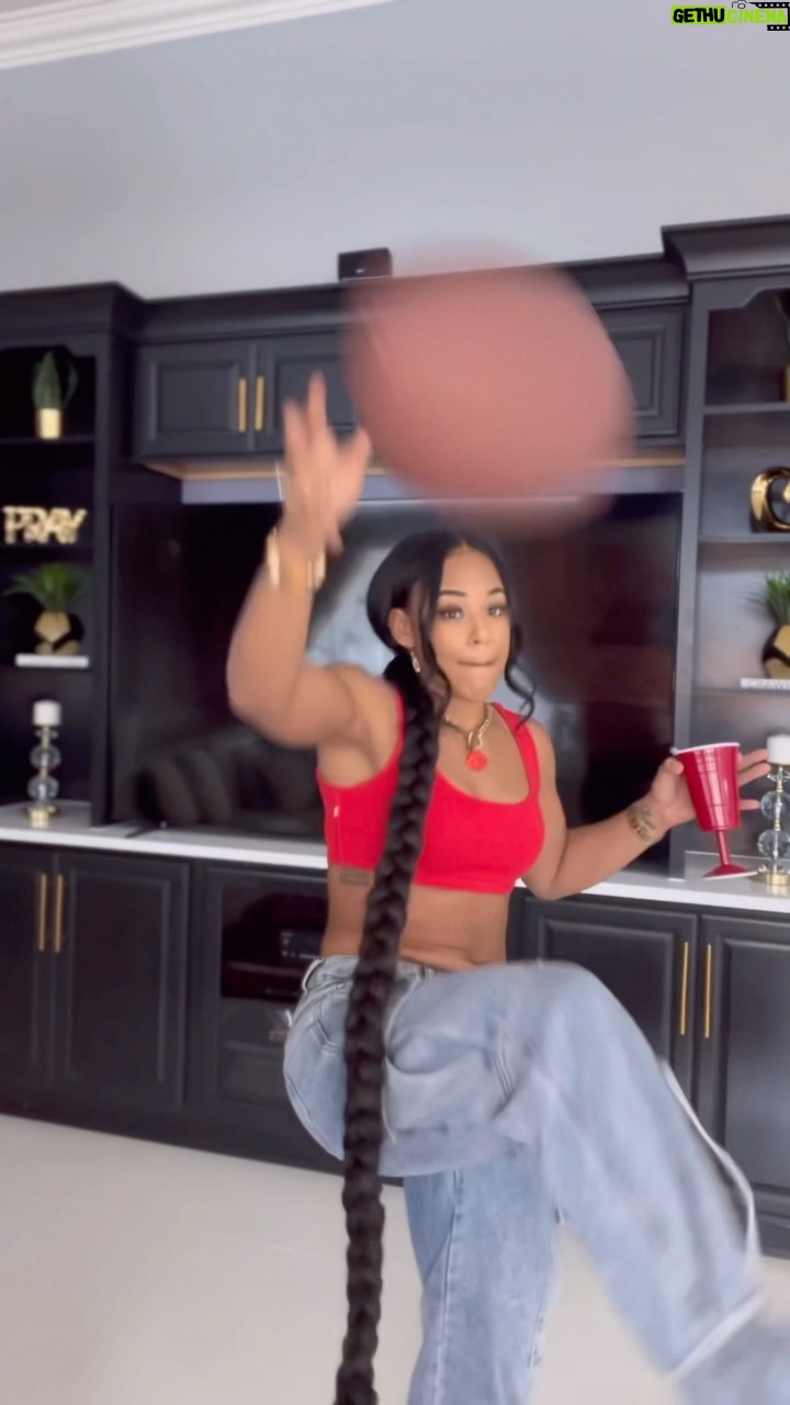 Bianca Crawford Instagram - The good times continue tonight in San Francisco and Dallas! Sundays are about fun and football! Watch @SNFonNBC at 7p ET on NBC and Peacock and slam the Sunday Scaries. No more worries, just touchdowns! Check out NBCSports.com/ScaryGoodSNF for details #ad #SNFonNBC