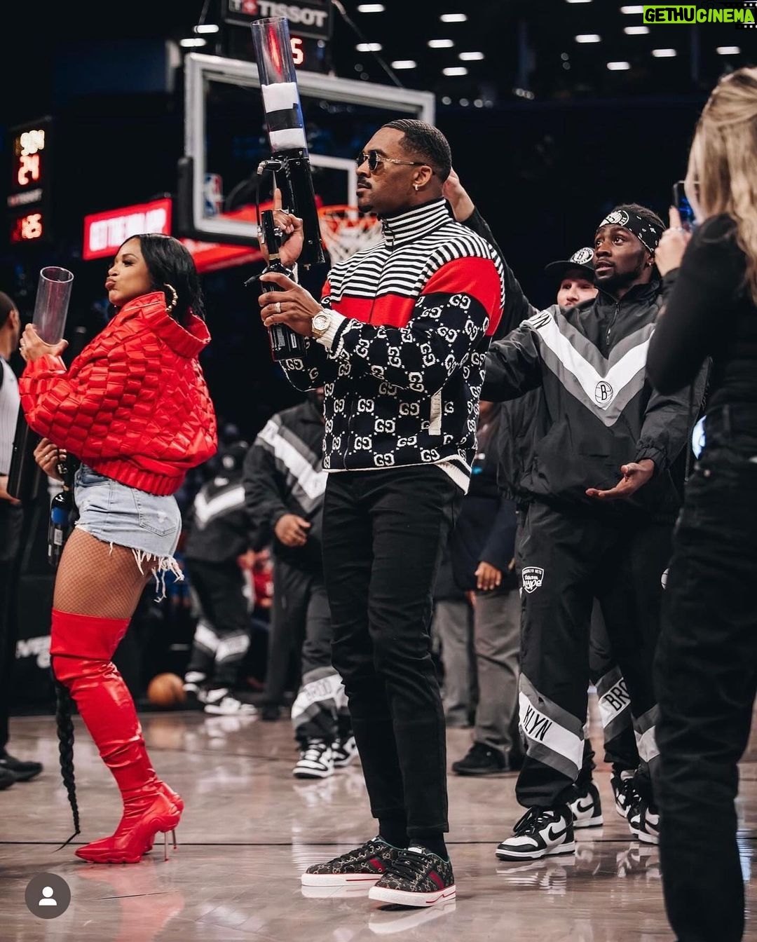 Bianca Crawford Instagram - One of the many stops this week! 🏀Nets vs Knicks game