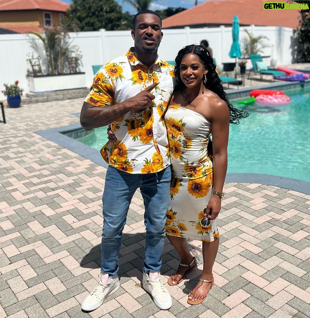 Bianca Crawford Instagram - 🌻🌻 Parents. Friends… and BABIES! Because family is everything. Swipe to slide 4 to see a picture of me with a baby… don’t I look good? 👀👀👀 This episode was a lot to unpack in a fun way. Overworking, burn out, over achieving, relationship with food, communicating, safe spaces, support, family, balance. Listen to your body. Focusing on your mental health. Lean on your support system. Sometimes, you have to decide you aren’t a superhero and stop trying to do it all. Sometimes, you need to rest. You need family. You need friends. You need good food. You need fun. And you need matching sunflower shirts and a baby. My type of self care. #LOVEandWWE #biancaandmontez #hulu