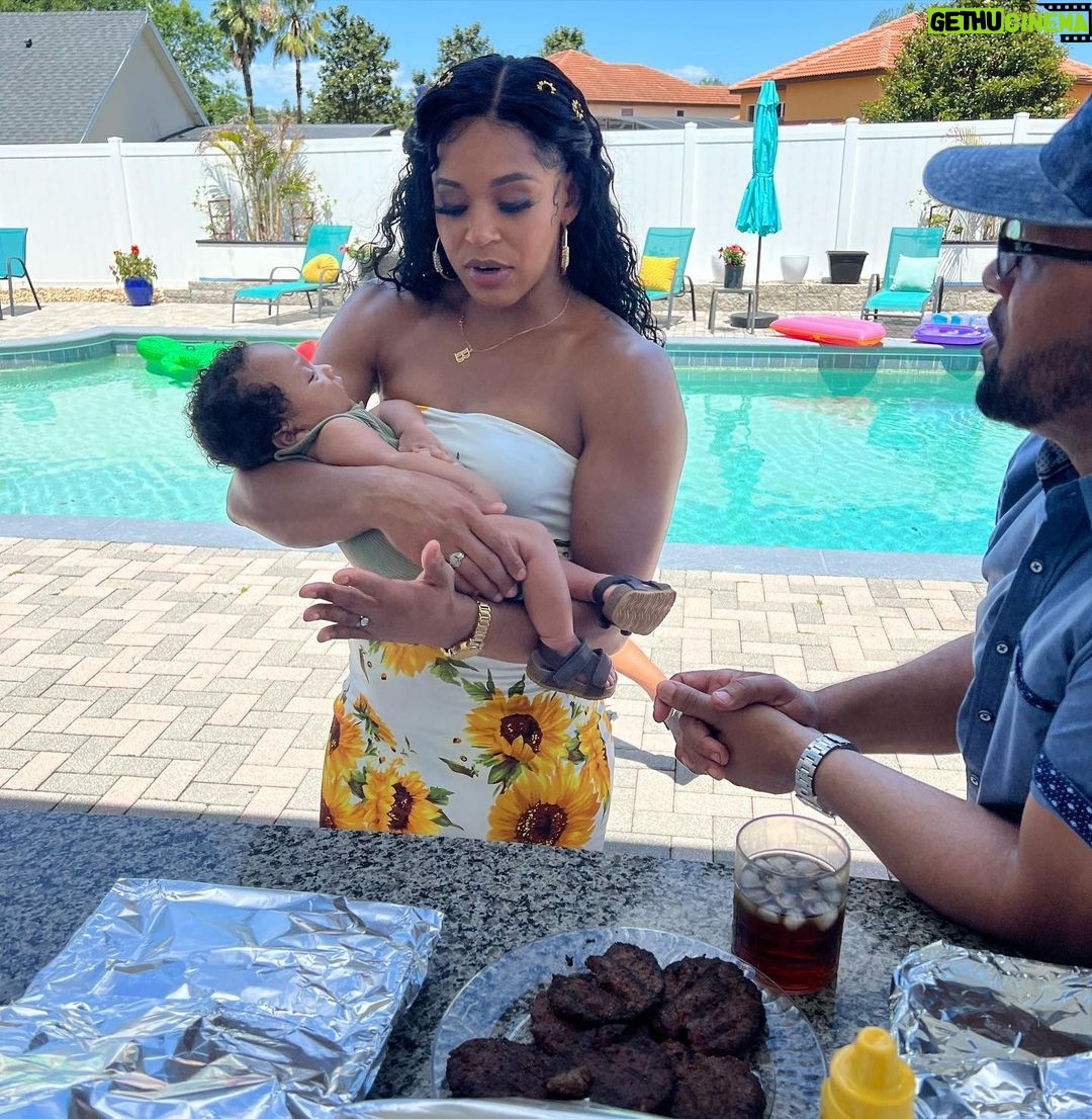 Bianca Crawford Instagram - 🌻🌻 Parents. Friends… and BABIES! Because family is everything. Swipe to slide 4 to see a picture of me with a baby… don’t I look good? 👀👀👀 This episode was a lot to unpack in a fun way. Overworking, burn out, over achieving, relationship with food, communicating, safe spaces, support, family, balance. Listen to your body. Focusing on your mental health. Lean on your support system. Sometimes, you have to decide you aren’t a superhero and stop trying to do it all. Sometimes, you need to rest. You need family. You need friends. You need good food. You need fun. And you need matching sunflower shirts and a baby. My type of self care. #LOVEandWWE #biancaandmontez #hulu