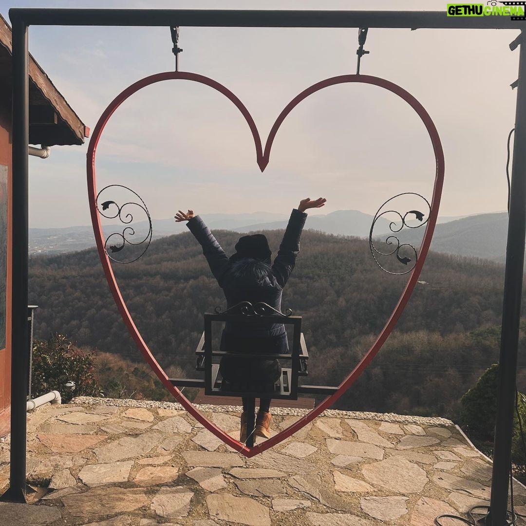 Biran Damla Yılmaz Instagram - Yılın sonuna doğru gelirken, şöyle bi resimleri karıştırıyım dedim. 👀 Her şeye, herkese, her anıma bin şükür. Hepimizin daha güzel anlar biriktireceği bir yıl olsun. Bunu da bir ay önceden söyliyim dedim😌💜😁🙏🏻