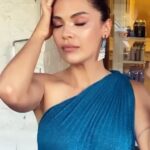 Biran Damla Yılmaz Instagram - O zaman #edabugrahanwedding 🫶🏻 ‘ten elimde kalanlar diyebilirim. Nasıl hazırlandık, ne yaptık, belli değil. Bütüüün aksaklıklara ve son dakika elbisemin patlamasına rağmen, gittik mi gittik işte. Biz seyirciyiz, onların mutluluğu daim olsun🥰 Bu arada teşekkür ederim @banu_aksungur 💋