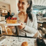 Biran Damla Yılmaz Instagram - Firuzeler burda mı?🥂🌻