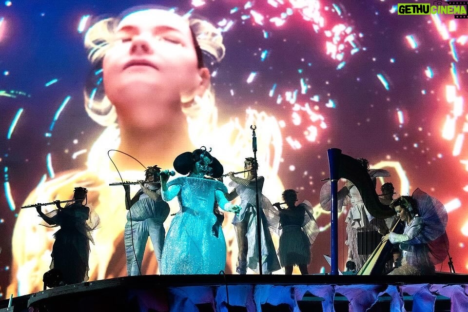 Björk Instagram - thanks for tonight zürich! musicians : @viibraflutes @bergurth @manudelagomusic @katiebuckleyharpist bjork dress @kevingermanier silver dress @coperni white bodysuit @hectos headpieces @james.t.merry musicians outfits @balmain hair @olivierschawalder @johnvialhair musicians hair @tomikono_wig makeup @isshehungry styling @eddagud photos @santiagraphy Zürich, Switzerland