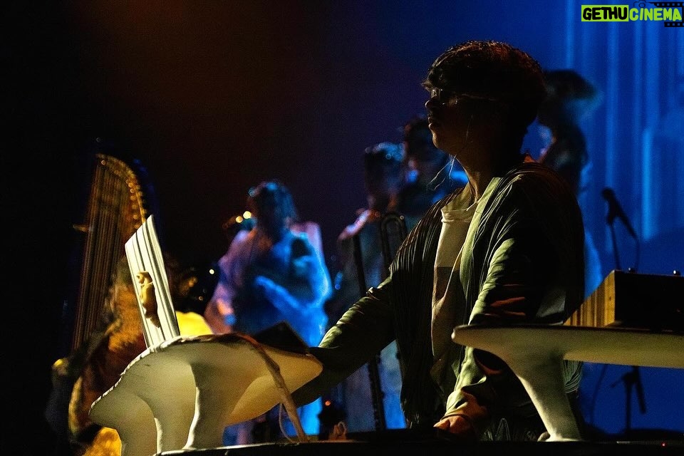 Björk Instagram - thanks for tonight zürich! musicians : @viibraflutes @bergurth @manudelagomusic @katiebuckleyharpist bjork dress @kevingermanier silver dress @coperni white bodysuit @hectos headpieces @james.t.merry musicians outfits @balmain hair @olivierschawalder @johnvialhair musicians hair @tomikono_wig makeup @isshehungry styling @eddagud photos @santiagraphy Zürich, Switzerland