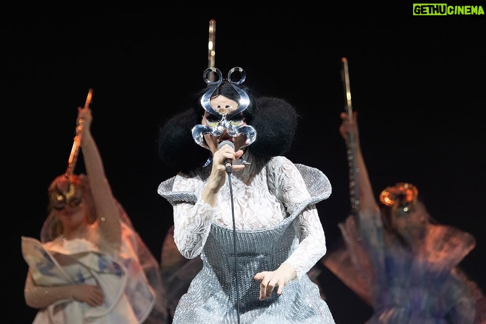 Björk Instagram - thanks for tonight zürich! musicians : @viibraflutes @bergurth @manudelagomusic @katiebuckleyharpist bjork dress @kevingermanier silver dress @coperni white bodysuit @hectos headpieces @james.t.merry musicians outfits @balmain hair @olivierschawalder @johnvialhair musicians hair @tomikono_wig makeup @isshehungry styling @eddagud photos @santiagraphy Zürich, Switzerland