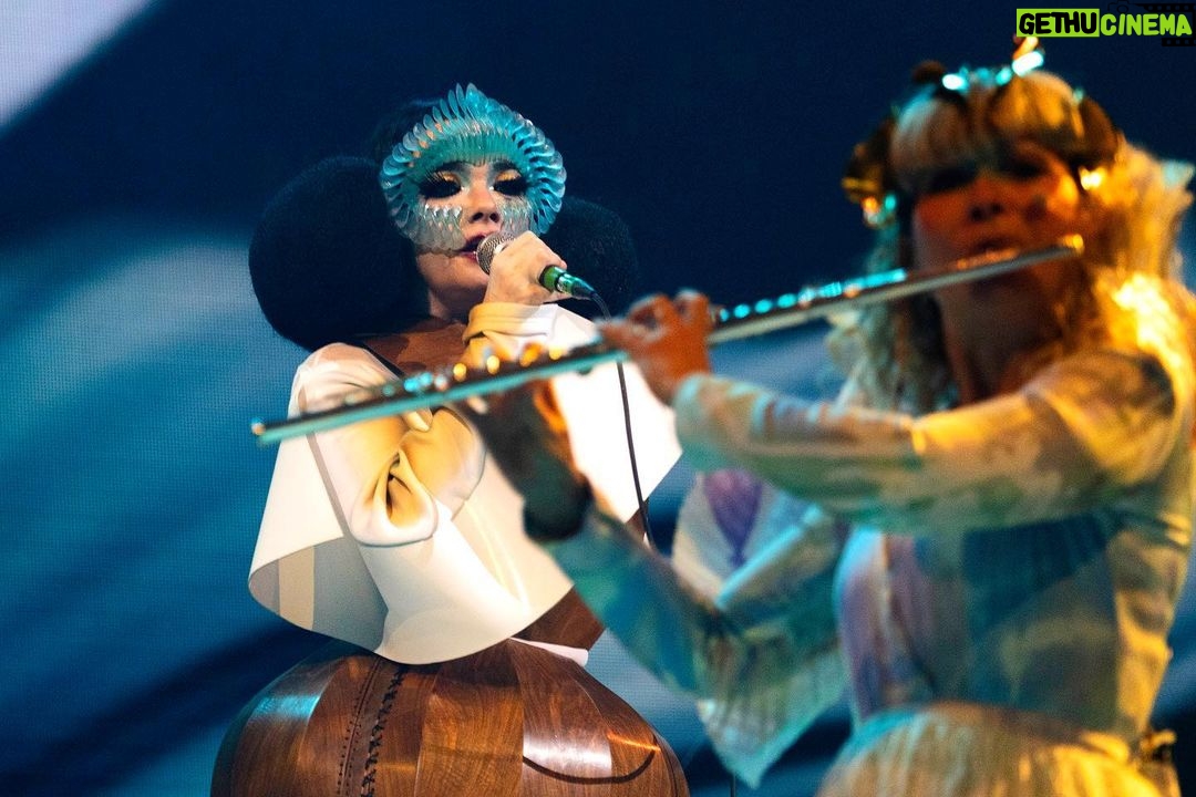 Björk Instagram - thanks for tonight Leipzig! musicians : @viibraflutes @bergurth @manudelagomusic @katiebuckleyharpist bjork wood sculpture outfit @zomer.official @xylomancia_ dress @kwkbykaykwok headpieces @james.t.merry sphæra dress @irisvanherpen musicians outfits @balmain hair @johnvialhair musicians hair @tomikono_wig makeup @isshehungry styling @eddagud photos @santiagraphy Leipzig, Germany
