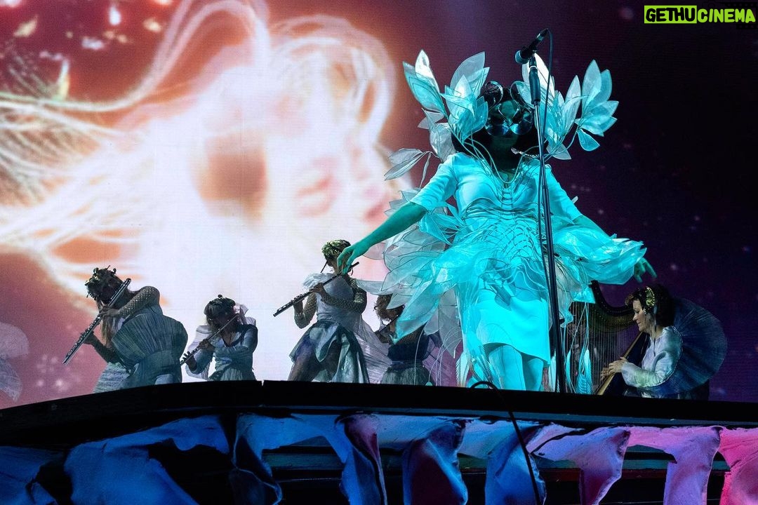Björk Instagram - thanks for tonight Leipzig! musicians : @viibraflutes @bergurth @manudelagomusic @katiebuckleyharpist bjork wood sculpture outfit @zomer.official @xylomancia_ dress @kwkbykaykwok headpieces @james.t.merry sphæra dress @irisvanherpen musicians outfits @balmain hair @johnvialhair musicians hair @tomikono_wig makeup @isshehungry styling @eddagud photos @santiagraphy Leipzig, Germany