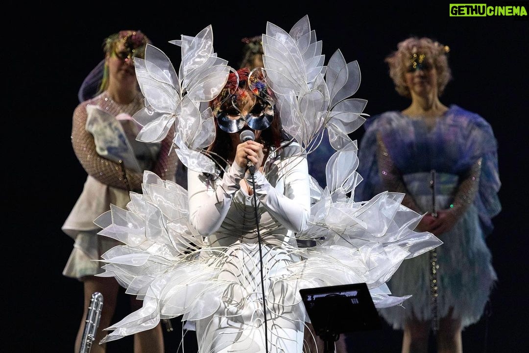 Björk Instagram - thanks for tonight Hamburg! musicians : @viibraflutes @bergurth @manudelagomusic @katiebuckleyharpist bjork outfit @noirkeininomiya headpieces @james.t.merry sphæra dress @irisvanherpen musicians outfits @balmain hair pieces @tomikono_wig makeup @isshehungry styling @eddagud photos @santiagraphy Hamburg, Germany