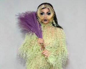 Björk Instagram - for @voguemagazine article !

hand embroidered feather creation haute couture @maisonvalentino @pppiccioli 
headpiece @james.t.merry 
makeup @isshehungry 
styling @eddagud 
photo @santiagraphy